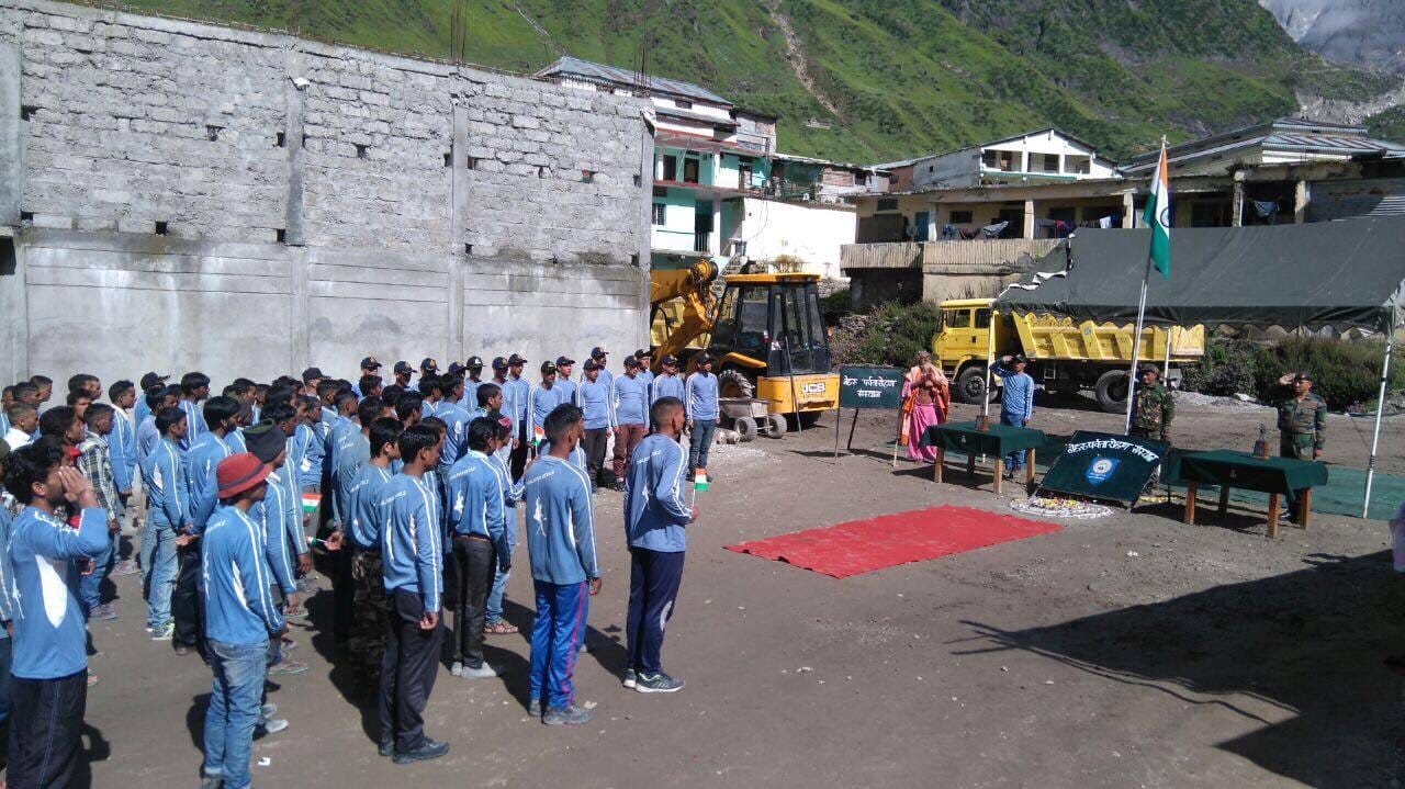 india national flag hoisting on twelve thousand fit height