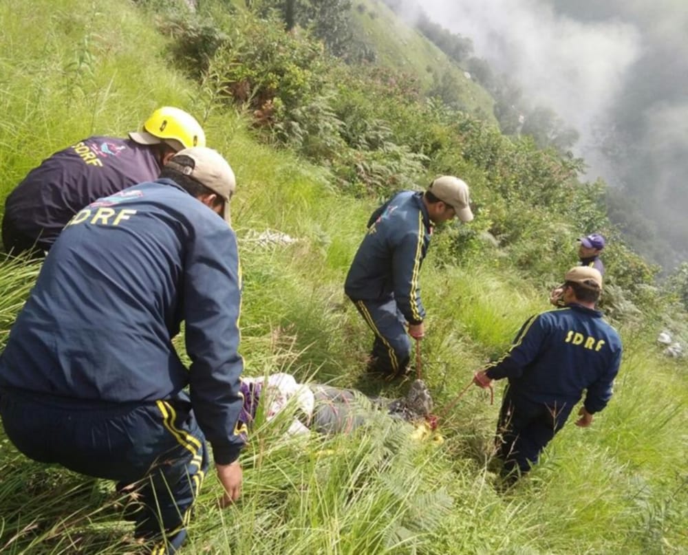 two tourists mishap in vally of flower joshimath