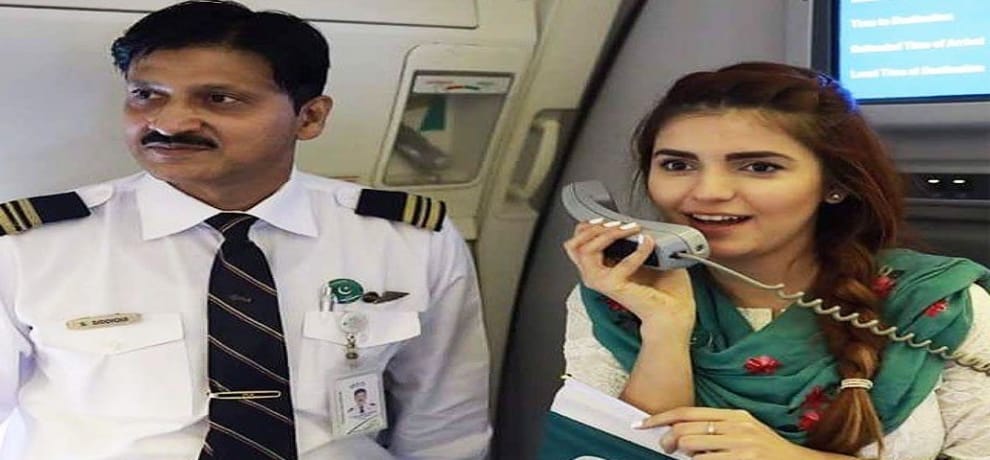 Momina Mustehsan sang in flight but peoples couldnot look happier 