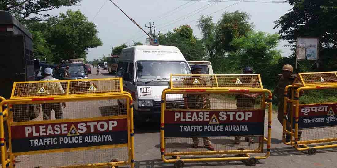 Police closed the route of Auraiya Dibiyapur Patients facing problems