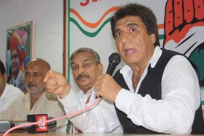 Politics again on akhlaq murder case raj babbar comment in Aligarh 