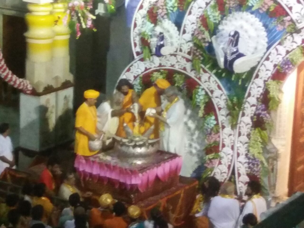 silver cow will do dugdha abhishek of lord krishna on janmashtami 2019 in mathura