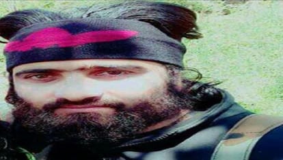 in Pulwama protest against Terrorist death mobile internet service ban