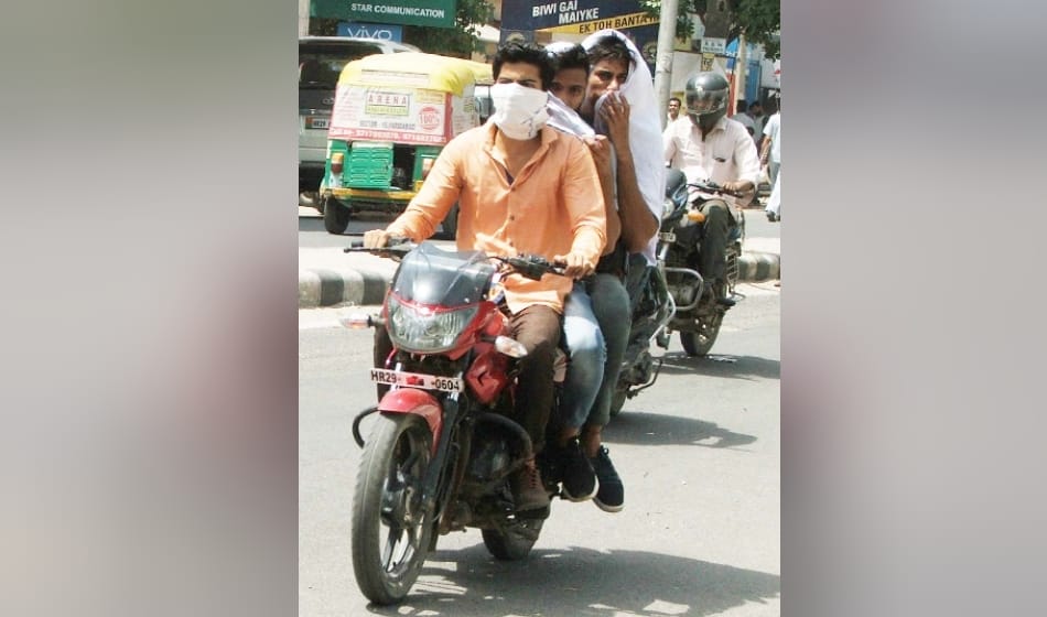 traffic rules are break by police itself in faridabad, 