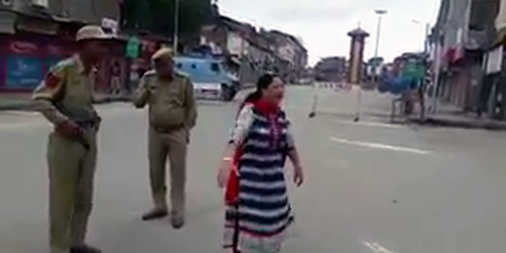 viral video of lady chanting bharat mata ki jai in lal chowk kashmir