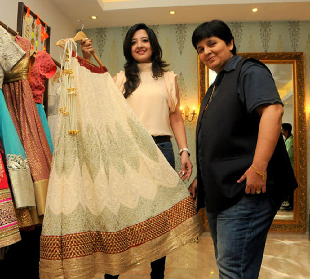 falguni pathak birthday special know about her career and fees