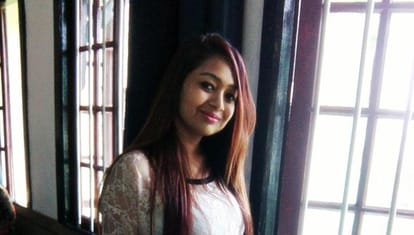 air hostess fall from forth floor in kolkata, dies