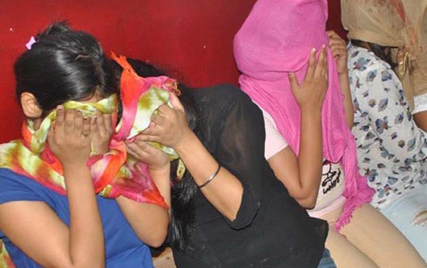Sex racket busted in hotel owned by BJP leader wife hotal at kalyan