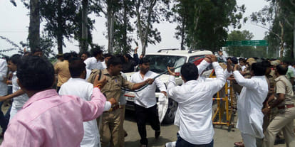 akhilesh yadav realesed from police custody