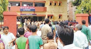 Tempo life of Leo student, disorder at Daraganj police station