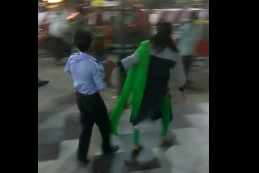 Women beats an ATM guard for making their videos.