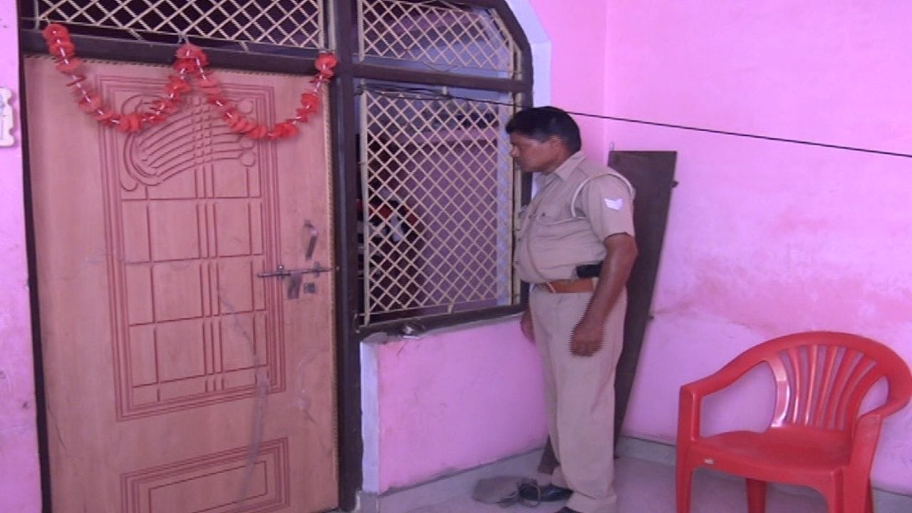 eve teaser beaten by girl in firozabad