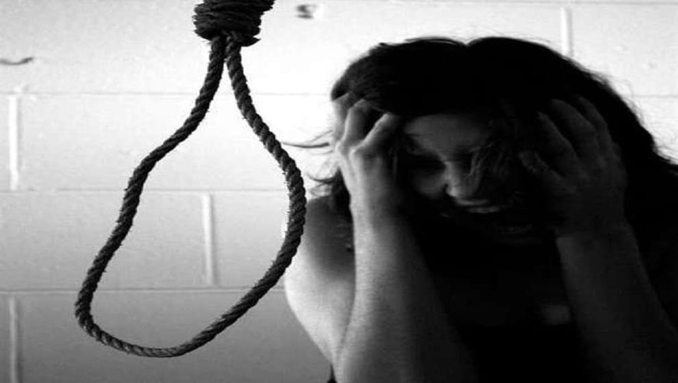 woman commits suicide due to husband job in Firozabad