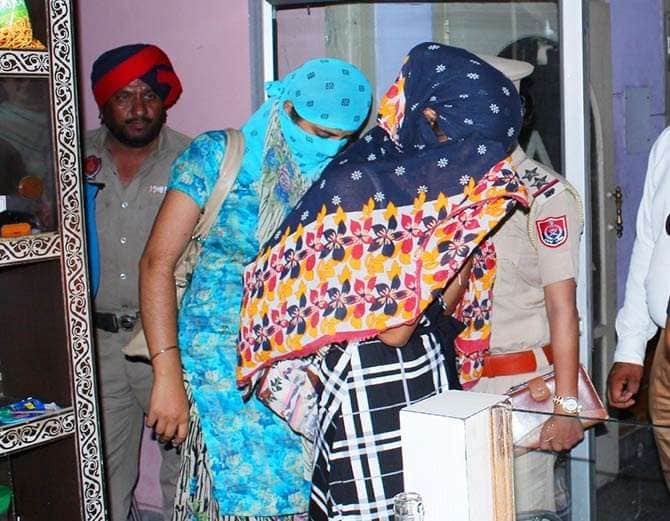 hoshiarpur hotel sex racket busted, sex workers, prostitution