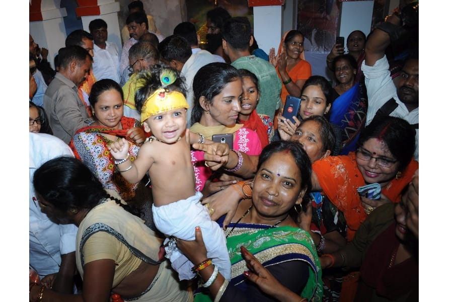 chief minister yogi adityanath celebrates janmashtami in Lucknow.