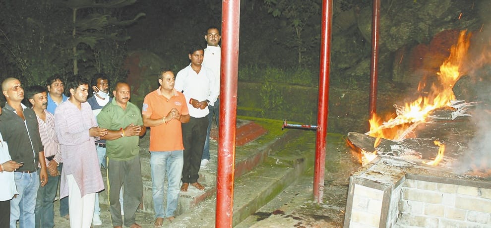 himachal mandi landslide cremation of dead bodies