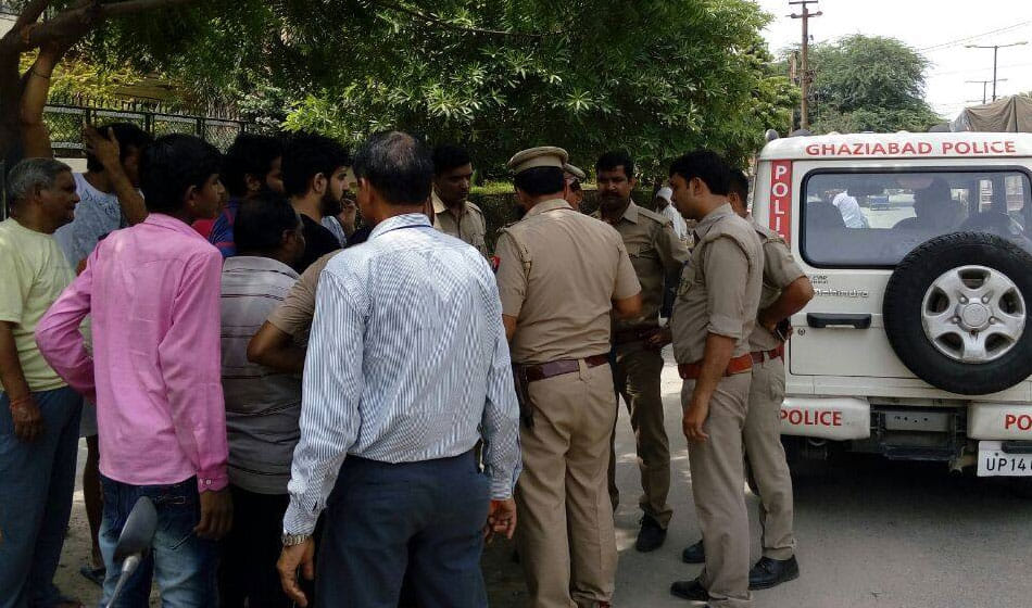 girl shot dead in daylight by two unidentified bikers in ghaziabad
