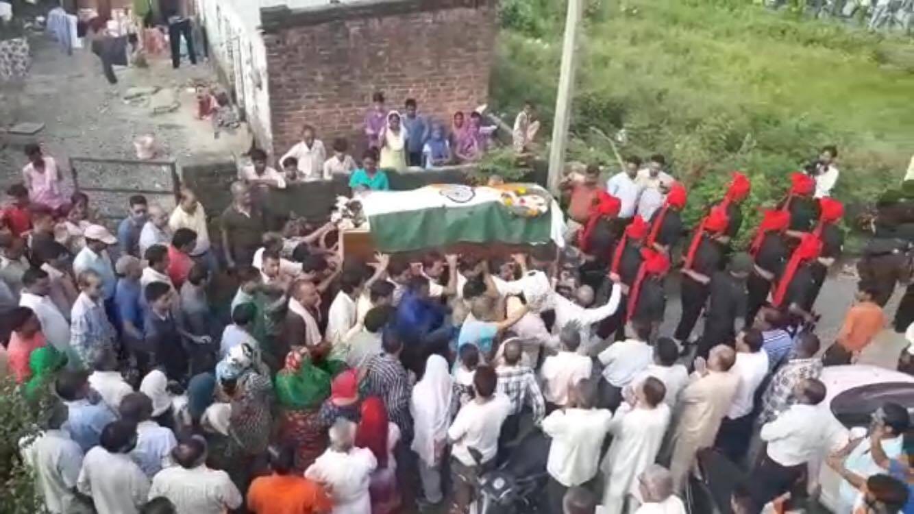 martyr narendra singh bisht cremation