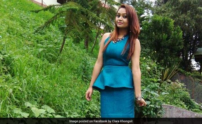 air hostess fall from forth floor in kolkata, dies