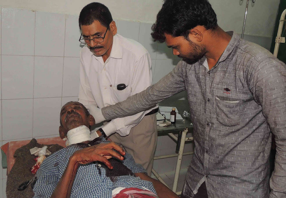 prisoner neck cut in bhadohi district jail