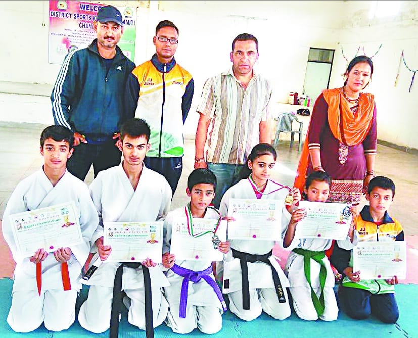 Sakshi Bisht won gold in karate national competition