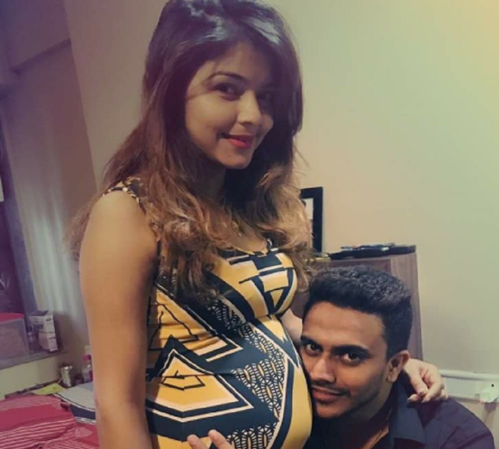 TV Actress Pooja Sharma and Pushkar Pandiit become parents to a baby girl 