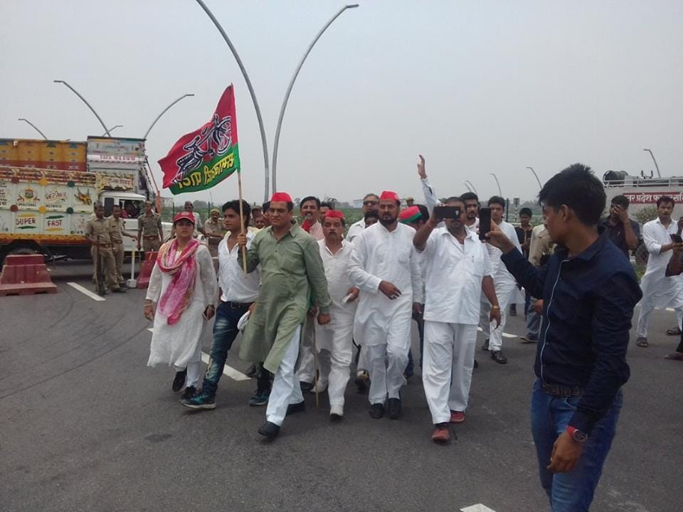Akhilesh supporters made road to bed