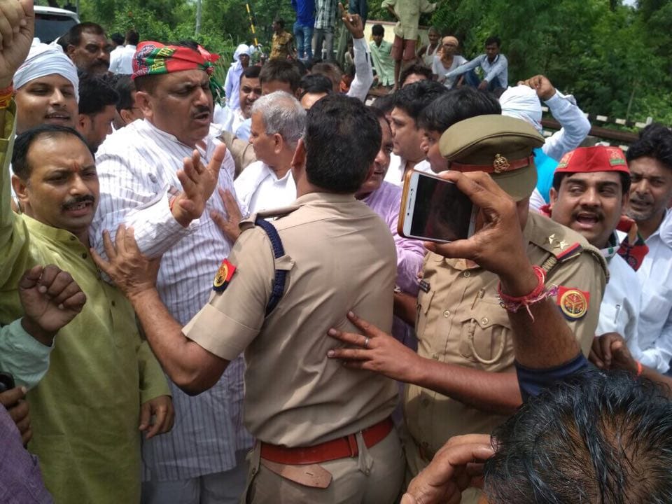 Akhilesh supporters made road to bed