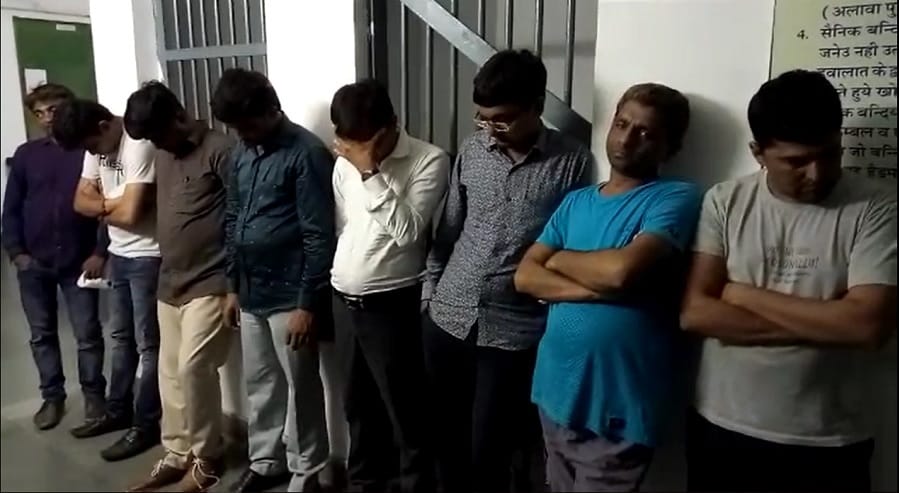 udaipur police raided a rave party arrests 3 girls and 8 man 