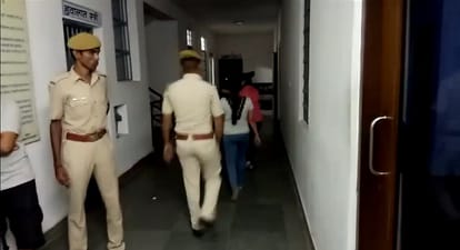 udaipur police raided a rave party arrests 3 girls and 8 man 
