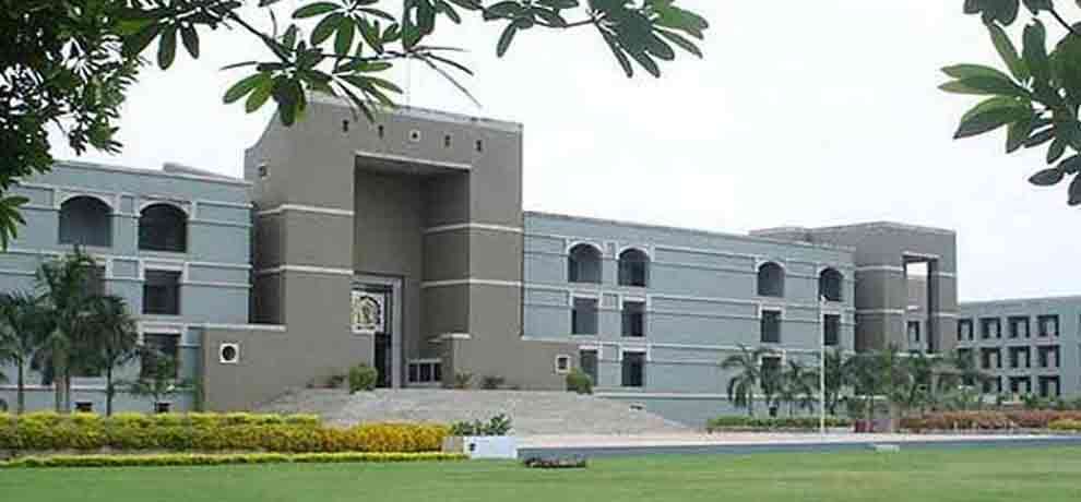 VACANCIES IN GUJARAT HIGH COURT FOR 12TH PASSED 45000 SALARY