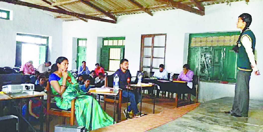 Scientists show talent in science seminar