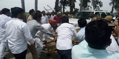 akhilesh yadav realesed from police custody