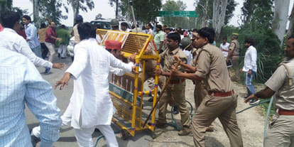 akhilesh yadav realesed from police custody