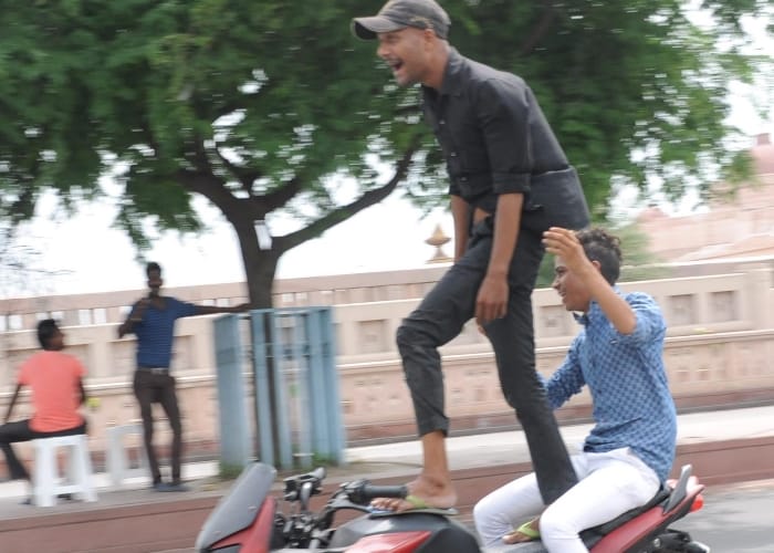 lucknow police beats boys doing stunts on road