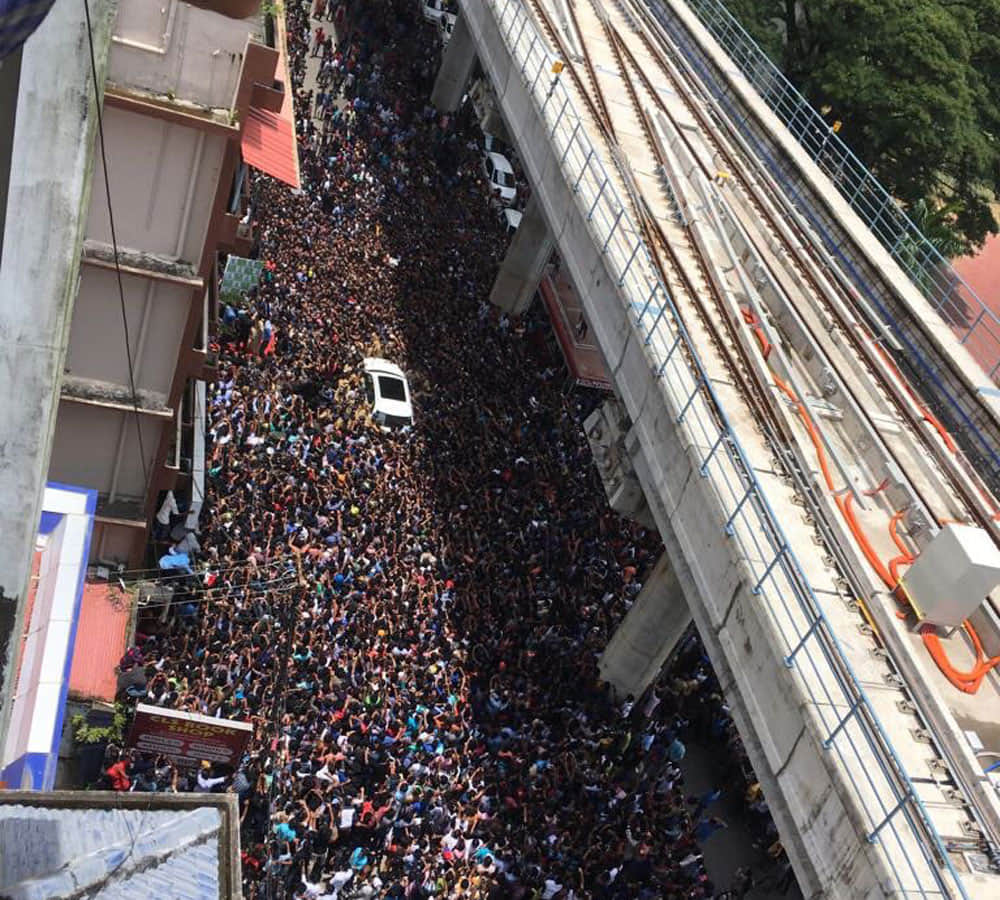 Sunny Leone thrilled with fans love as some even broke into the stage in kochi