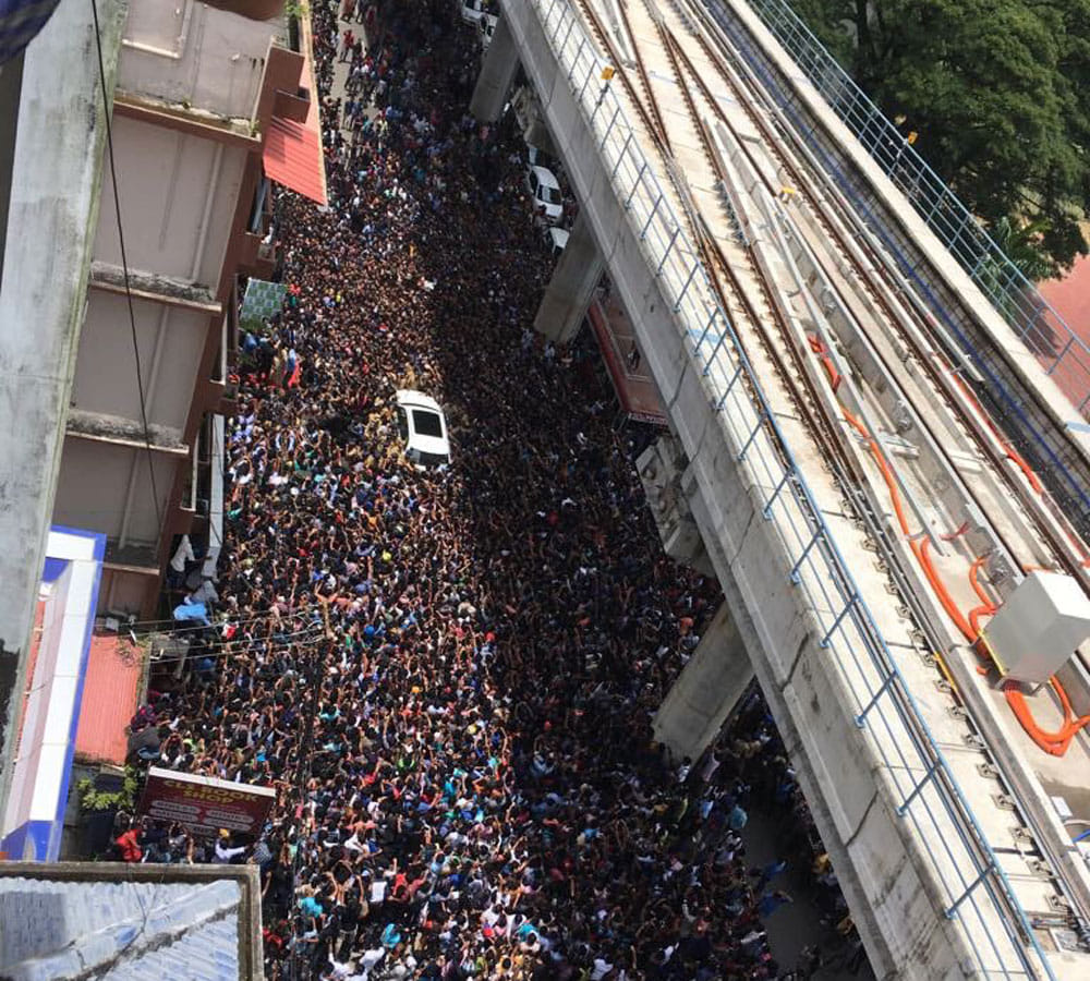Sunny Leone thrilled with fans love as some even broke into the stage in kochi