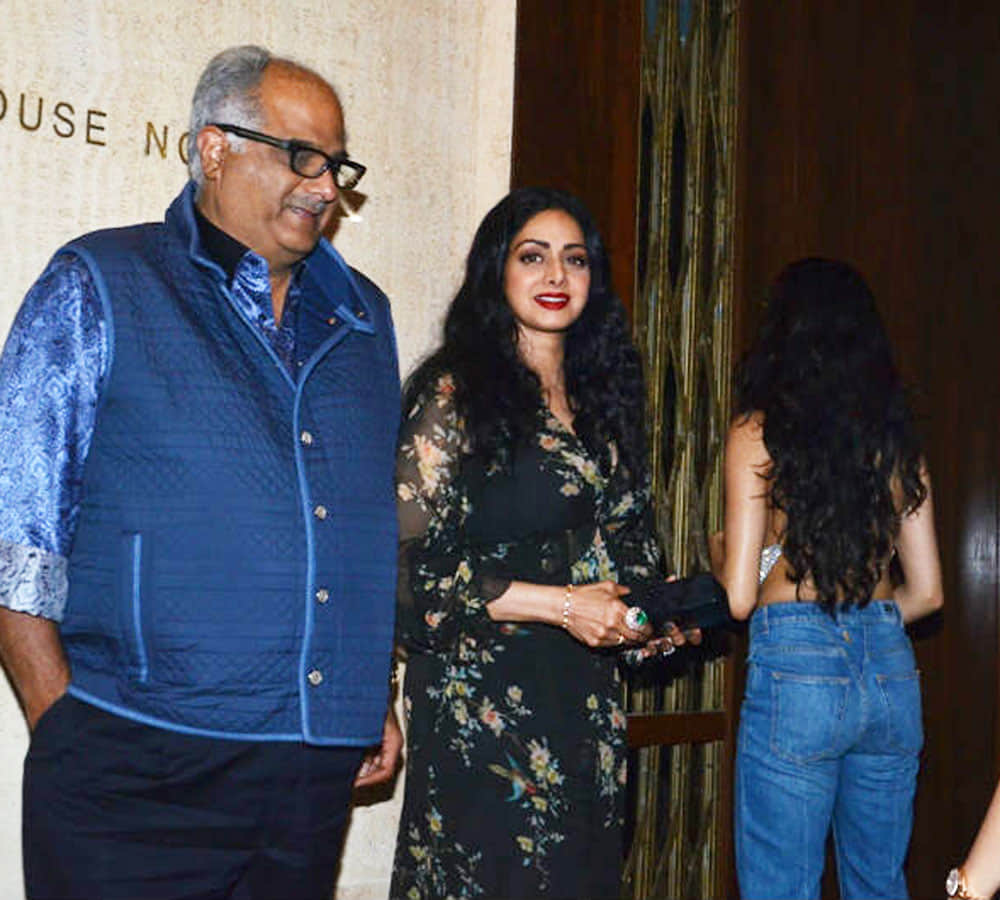 jhanvi kapoor stunnig look at sridevi birthday party manish malhotra house