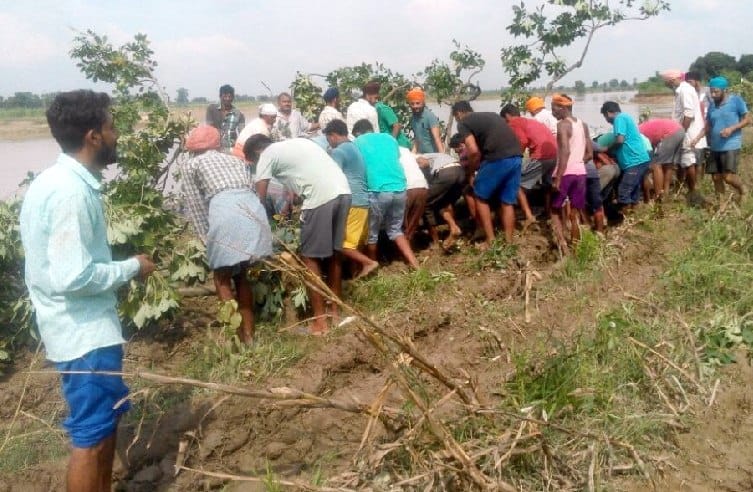 The villagers themselves waist to stop the cut