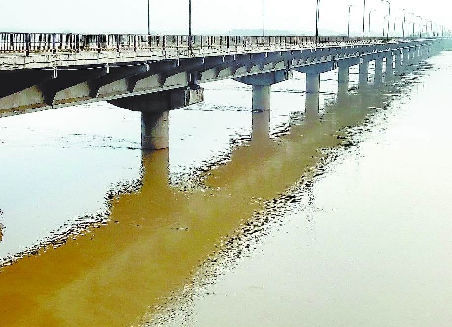 desperate ganga to touch red marks, Panic in  Katari