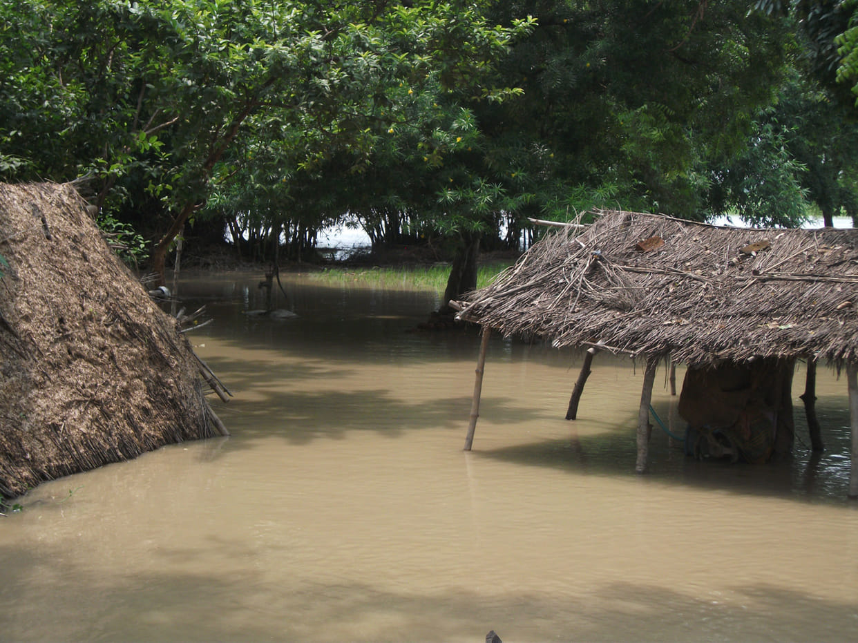 The embankment is broken in Parsia, water entered into dozens of villages