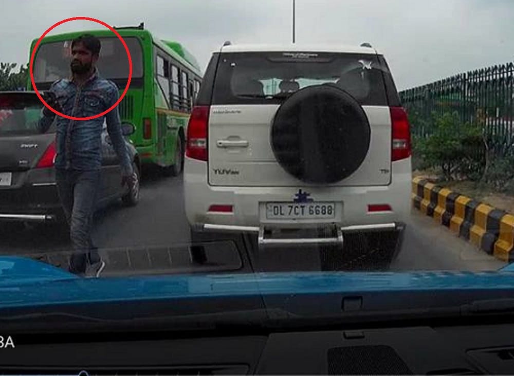 This Traffic Signal Near Delhi AIIMS Is Not Safe Watch Video To Know The Reason