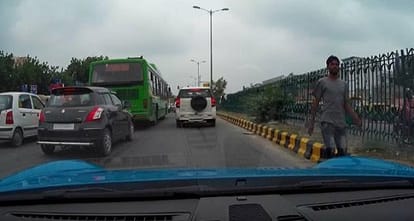 This Traffic Signal Near Delhi AIIMS Is Not Safe Watch Video To Know The Reason