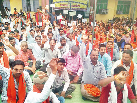 Shikshmitters give dacoity at BSA office premises