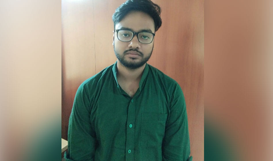 girl friend and father pressure compel manager for fraud in noida 