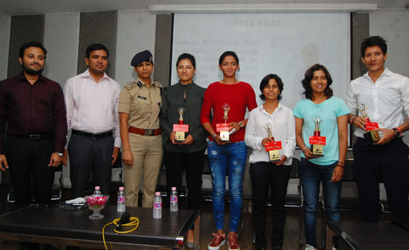 Indian women cricket team players reached Kanpur
