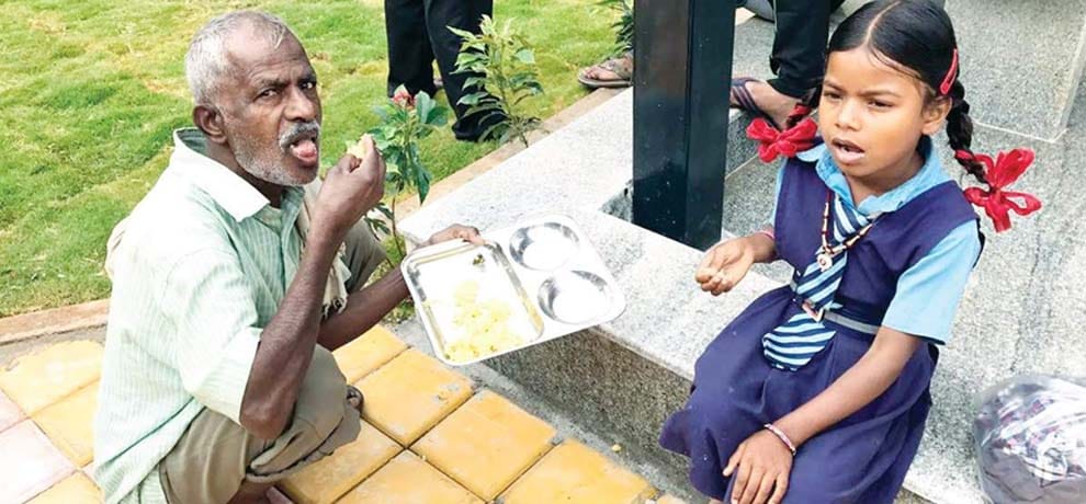 massive rush came in indira canteens and many people angry with its service