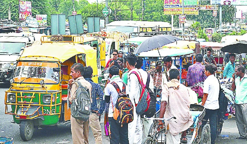 e riksha and auto , jaam in city