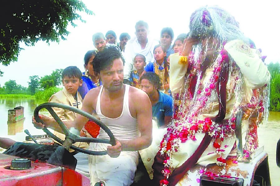groom reaches to flood hit area for marriage in bahraich.