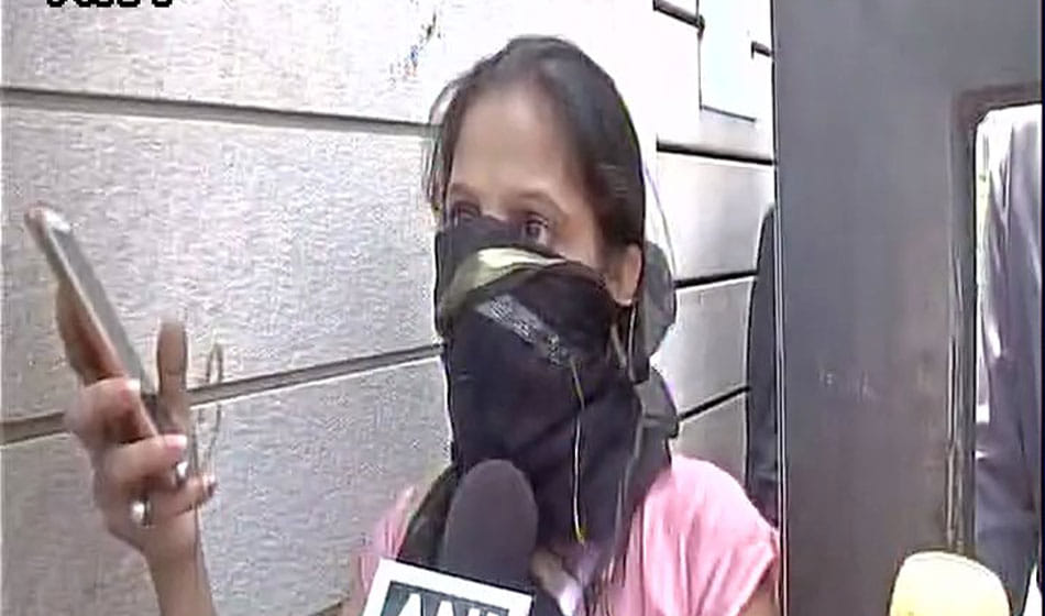 female employee molested in a five star hotel by security manager in delhi